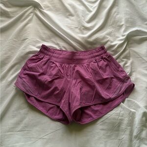 Lululemon Hotty Hot Short II *2.5"